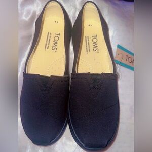 Kids toms size 2